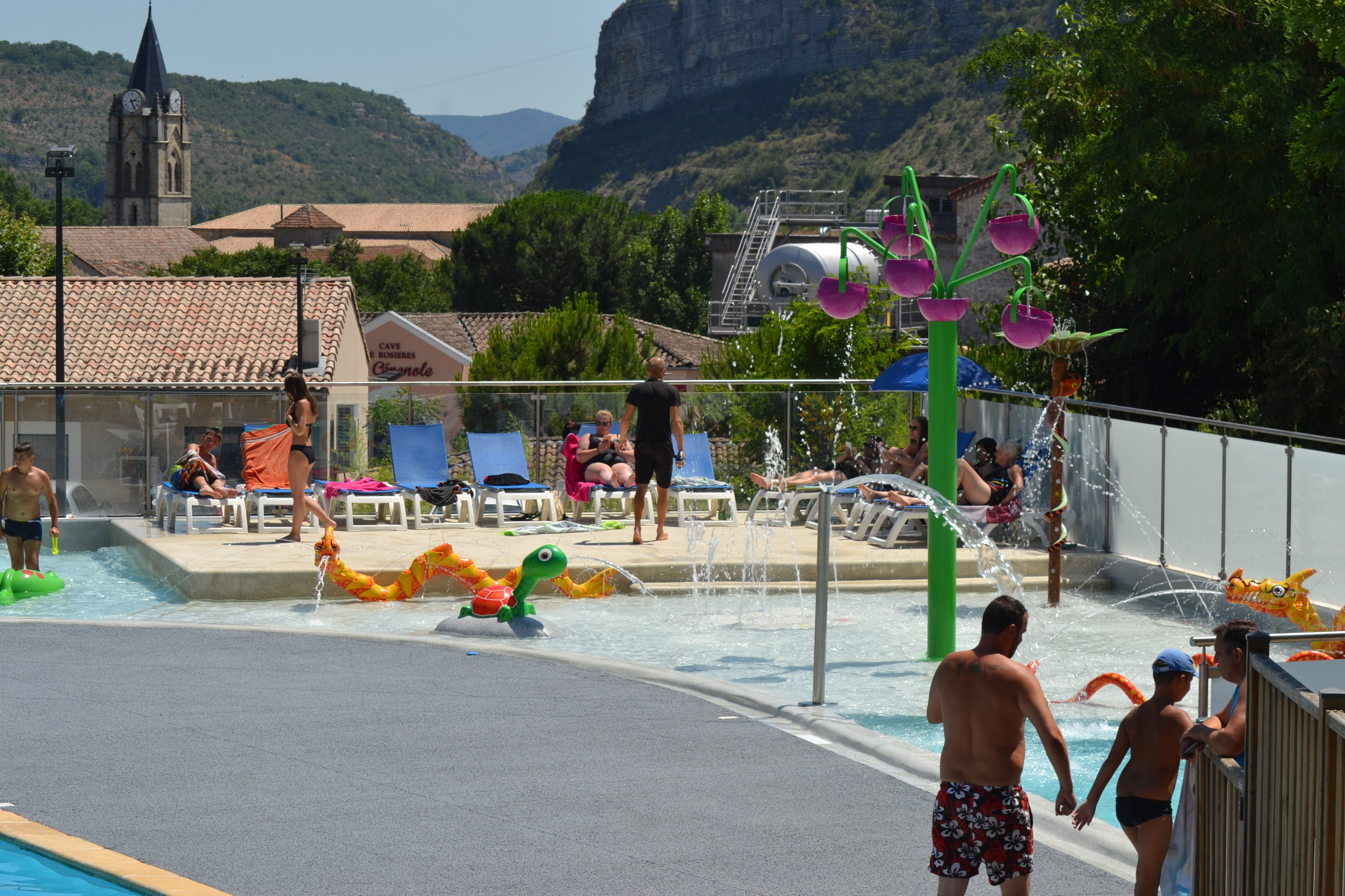 Camping Parc Aquatique Ardèche , 3 étoiles à Rosières, Vallon Pont d'Arc